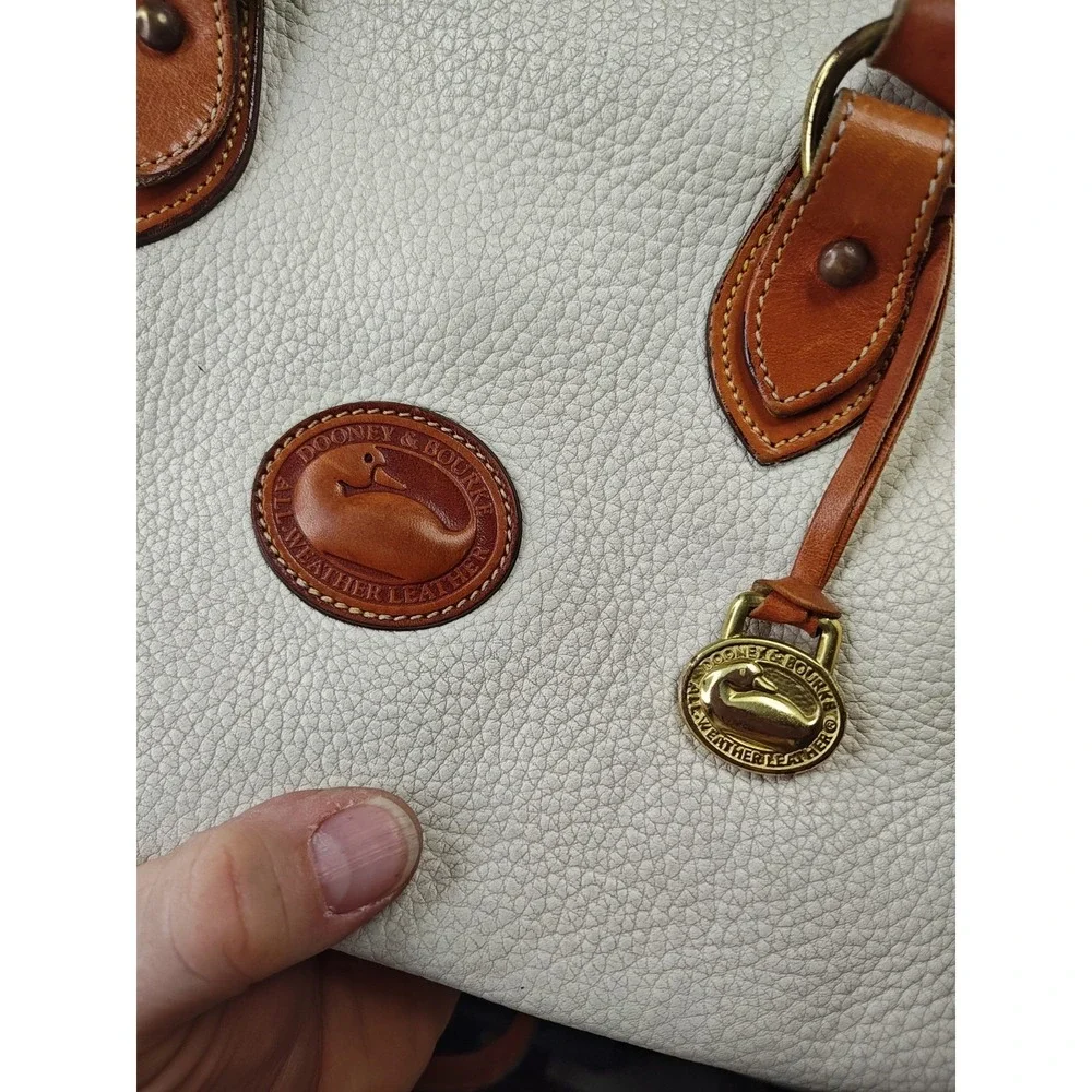 Dooney & Bourke item description